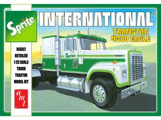 MODEL PLASTIKOWY - CIĘŻARÓWKA 1:25 INTERNATIONAL TRANSTAR 4300 EAGLE SPRITE