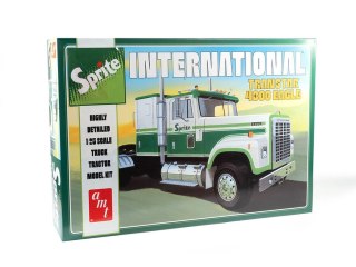MODEL PLASTIKOWY - CIĘŻARÓWKA 1:25 INTERNATIONAL TRANSTAR 4300 EAGLE SPRITE
